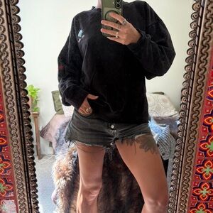 Black vintage Women's crewneck Sweatshirt